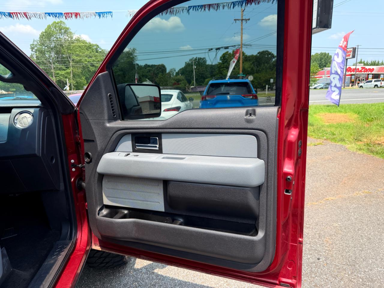Ford F-150 4WD SuperCrew 145" Platinum 2013