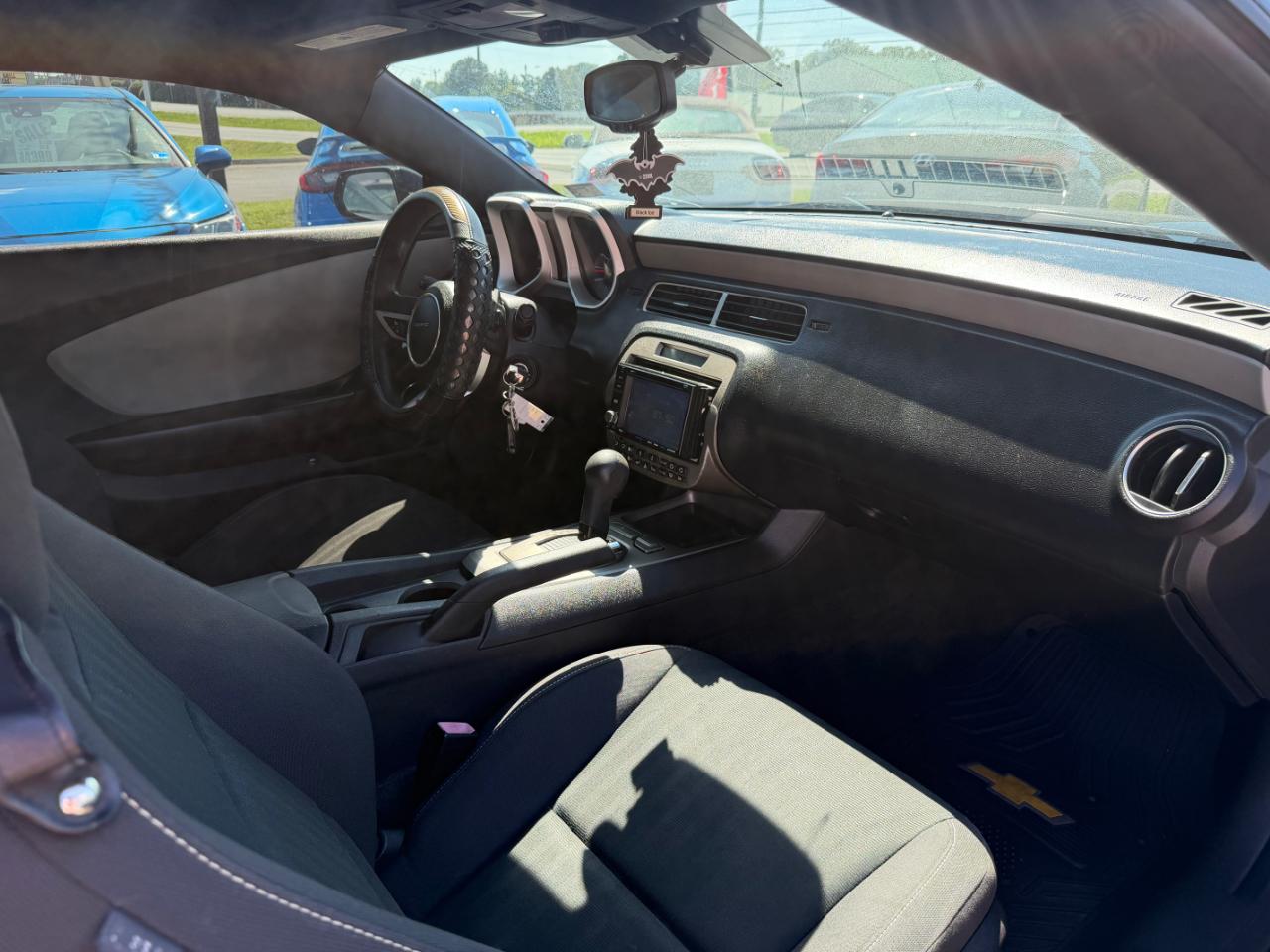 Chevrolet Camaro 2dr Cpe 2LS 2011