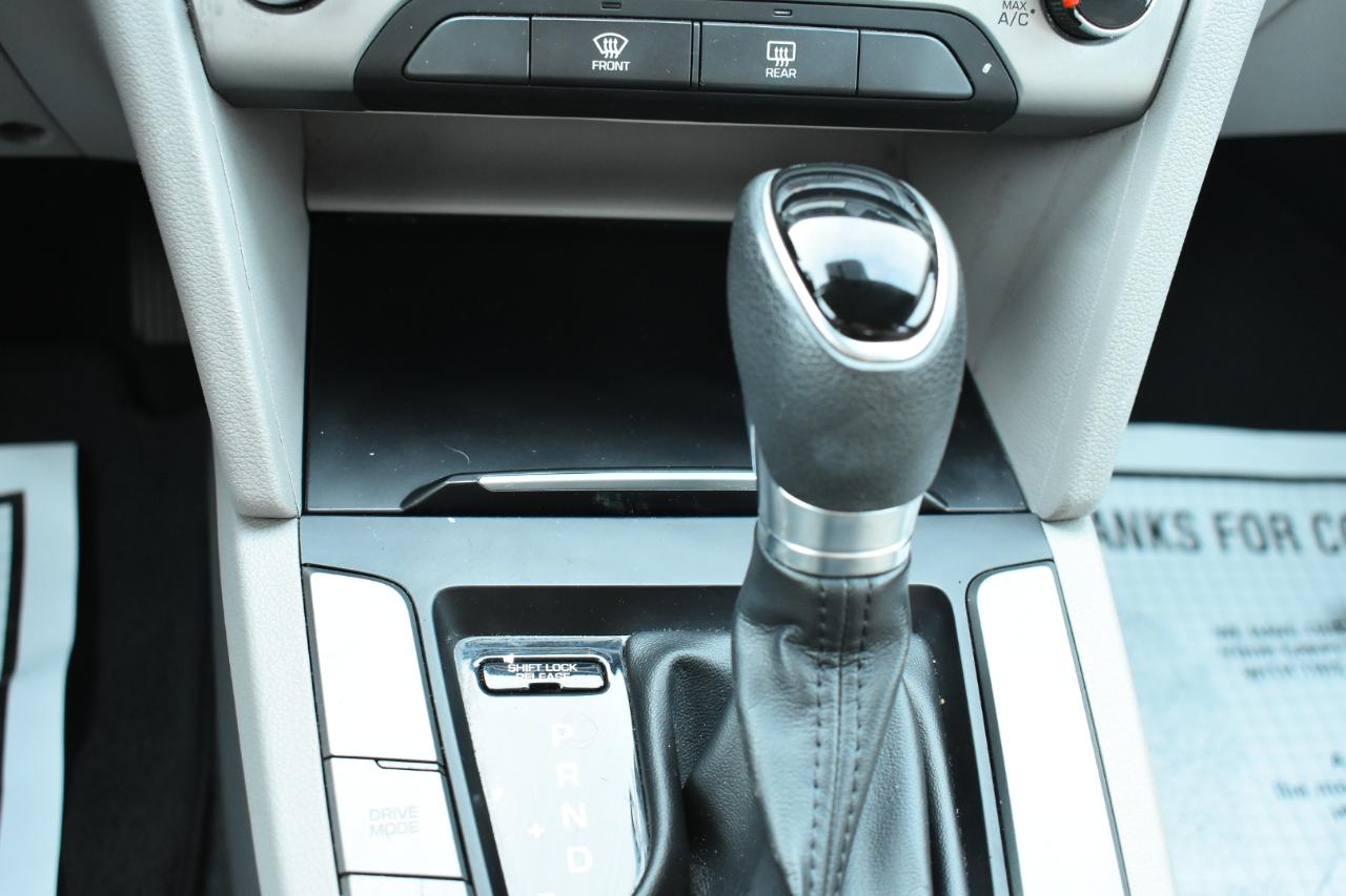 Hyundai Elantra SE 2.0L Auto (Alabama) 2017