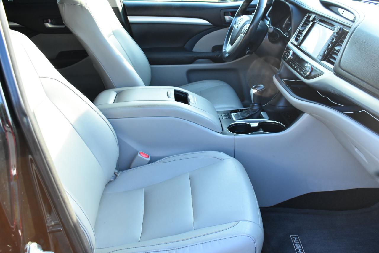 Toyota Highlander FWD 4dr V6 XLE (Natl) 2015