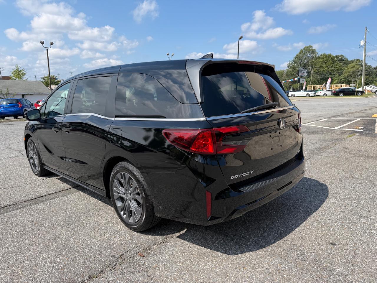 Honda Odyssey Touring Auto 2025