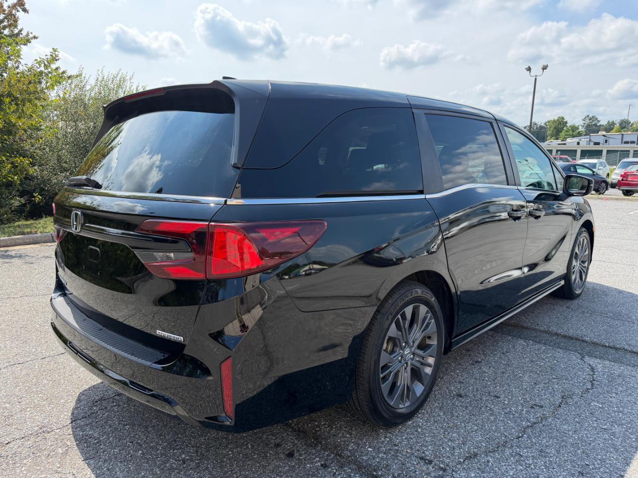 Honda Odyssey Touring Auto 2025