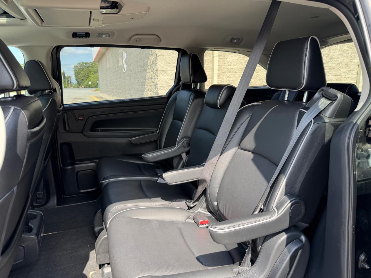 Honda Odyssey Touring Auto 2025