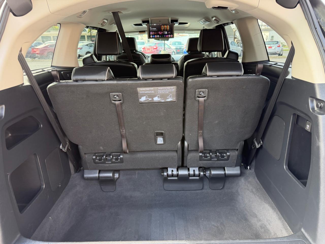 Honda Odyssey Touring Auto 2025