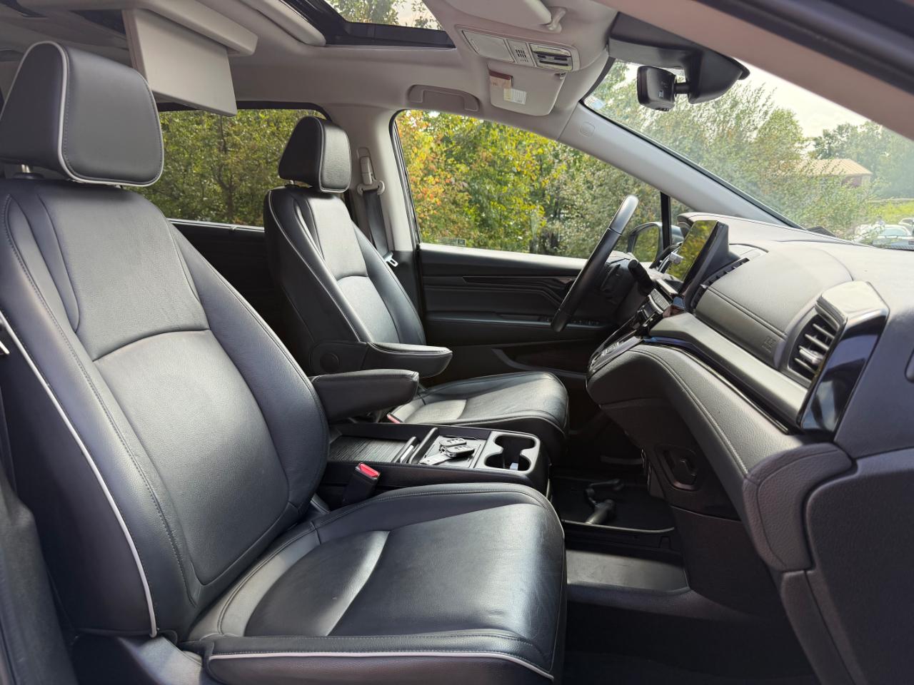 Honda Odyssey Touring Auto 2025