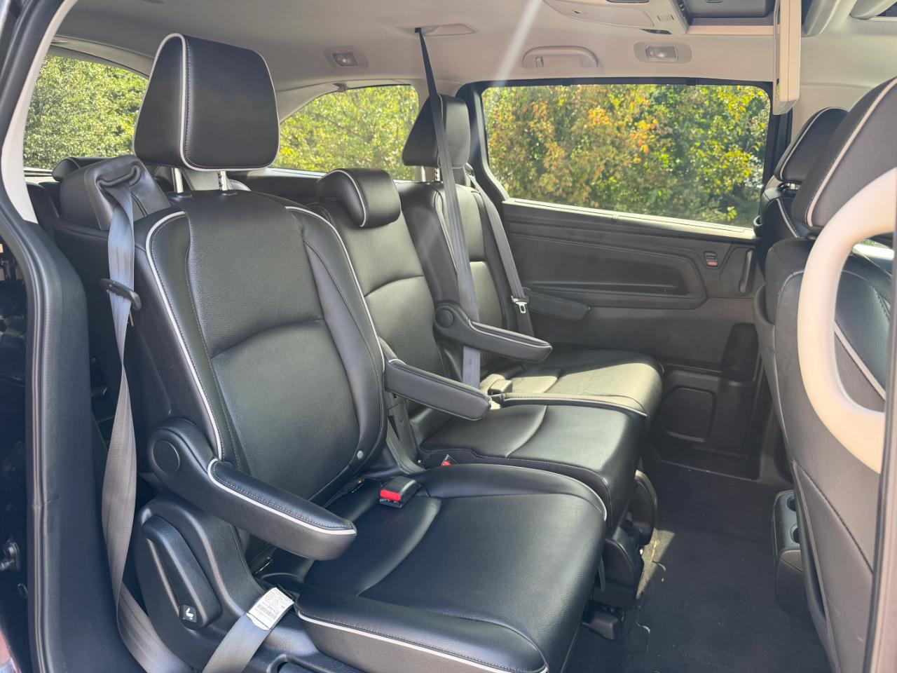 Honda Odyssey Touring Auto 2025