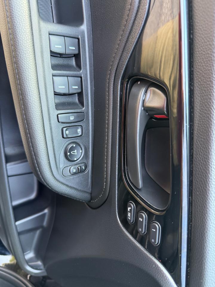 Honda Odyssey Touring Auto 2025