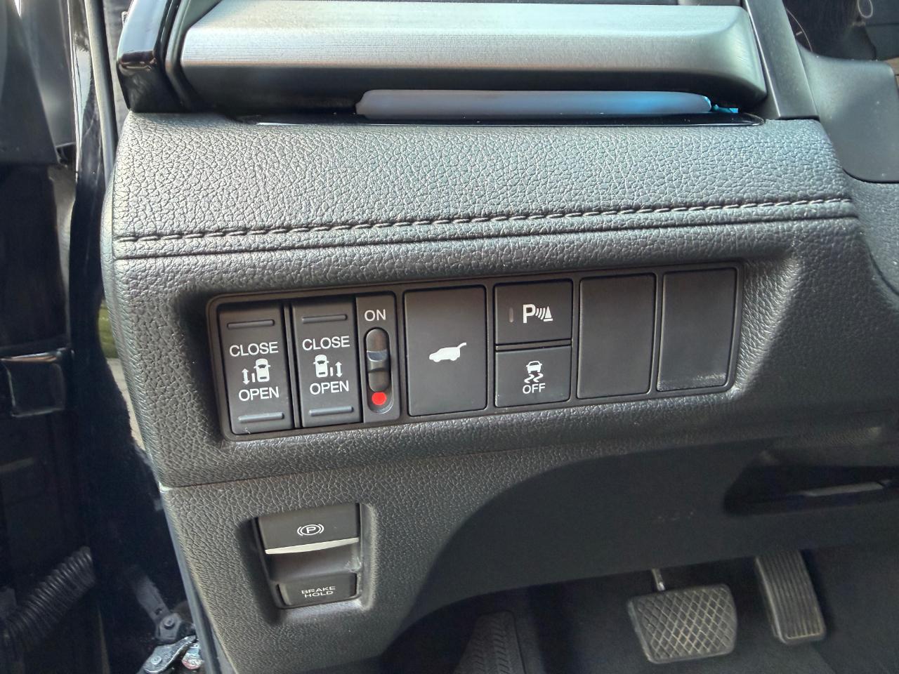Honda Odyssey Touring Auto 2025