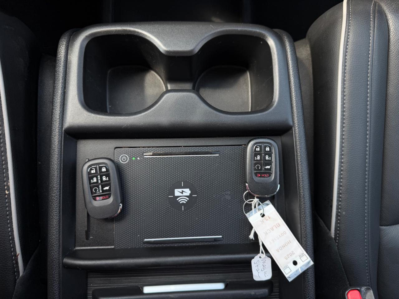 Honda Odyssey Touring Auto 2025