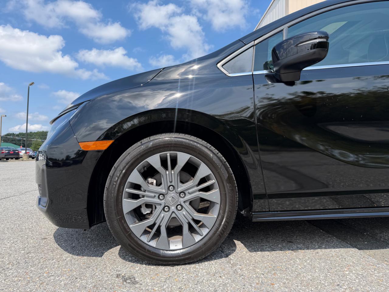 Honda Odyssey Touring Auto 2025
