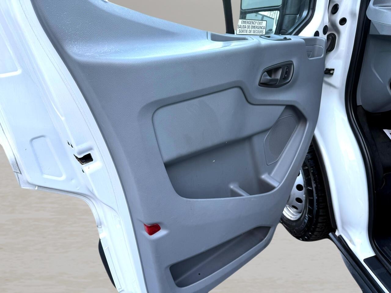 2016 Ford Transit XLT - Photo 9