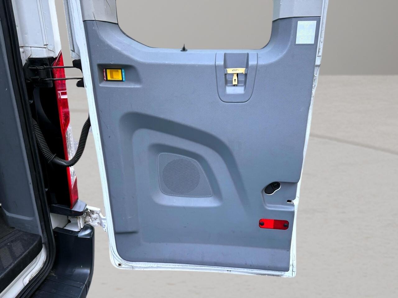 2016 Ford Transit XLT - Photo 23