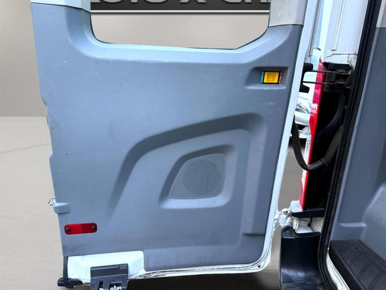 2016 Ford Transit XLT - Photo 27