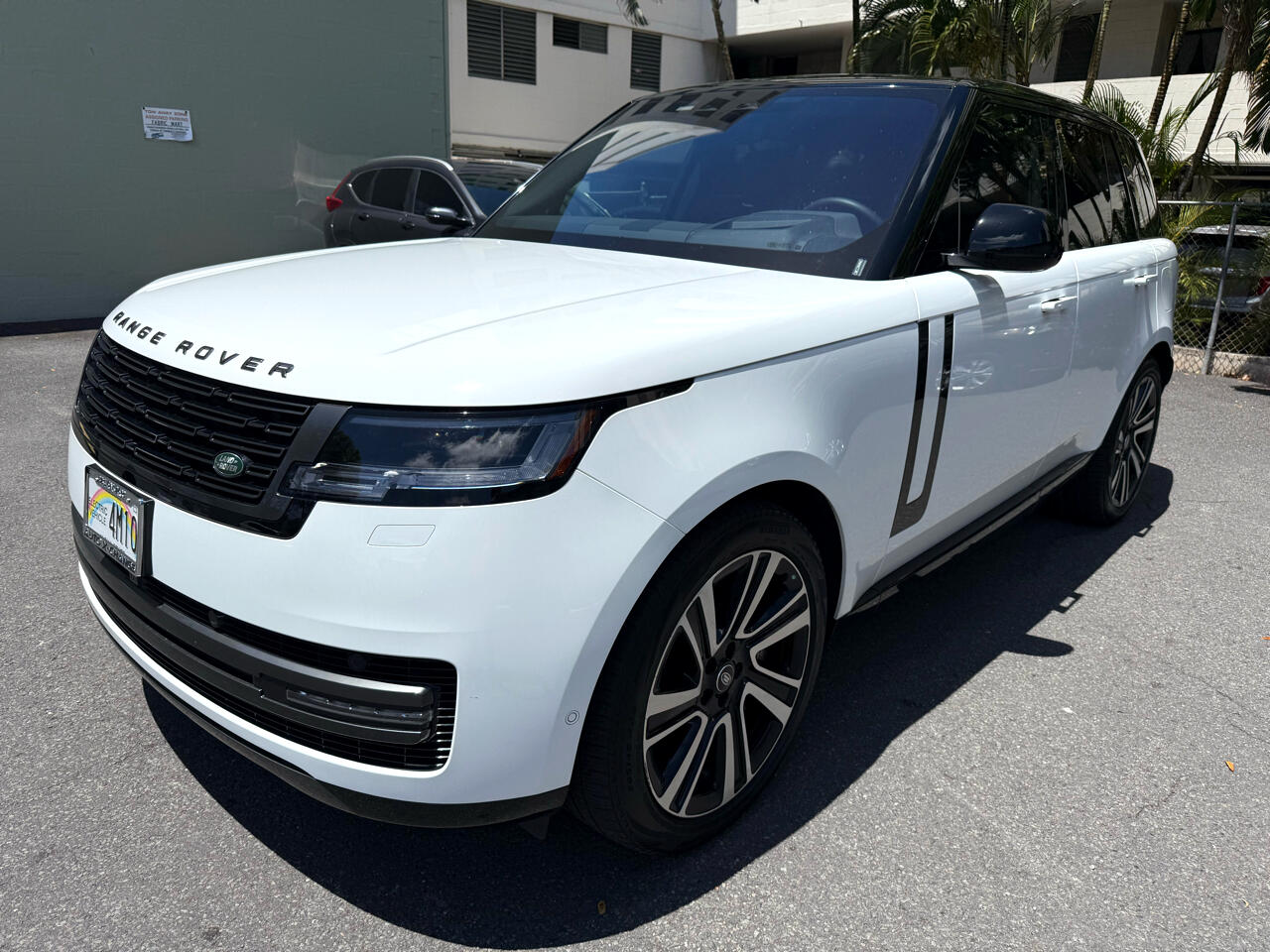 2023 Land Rover Range Rover SE photo 3