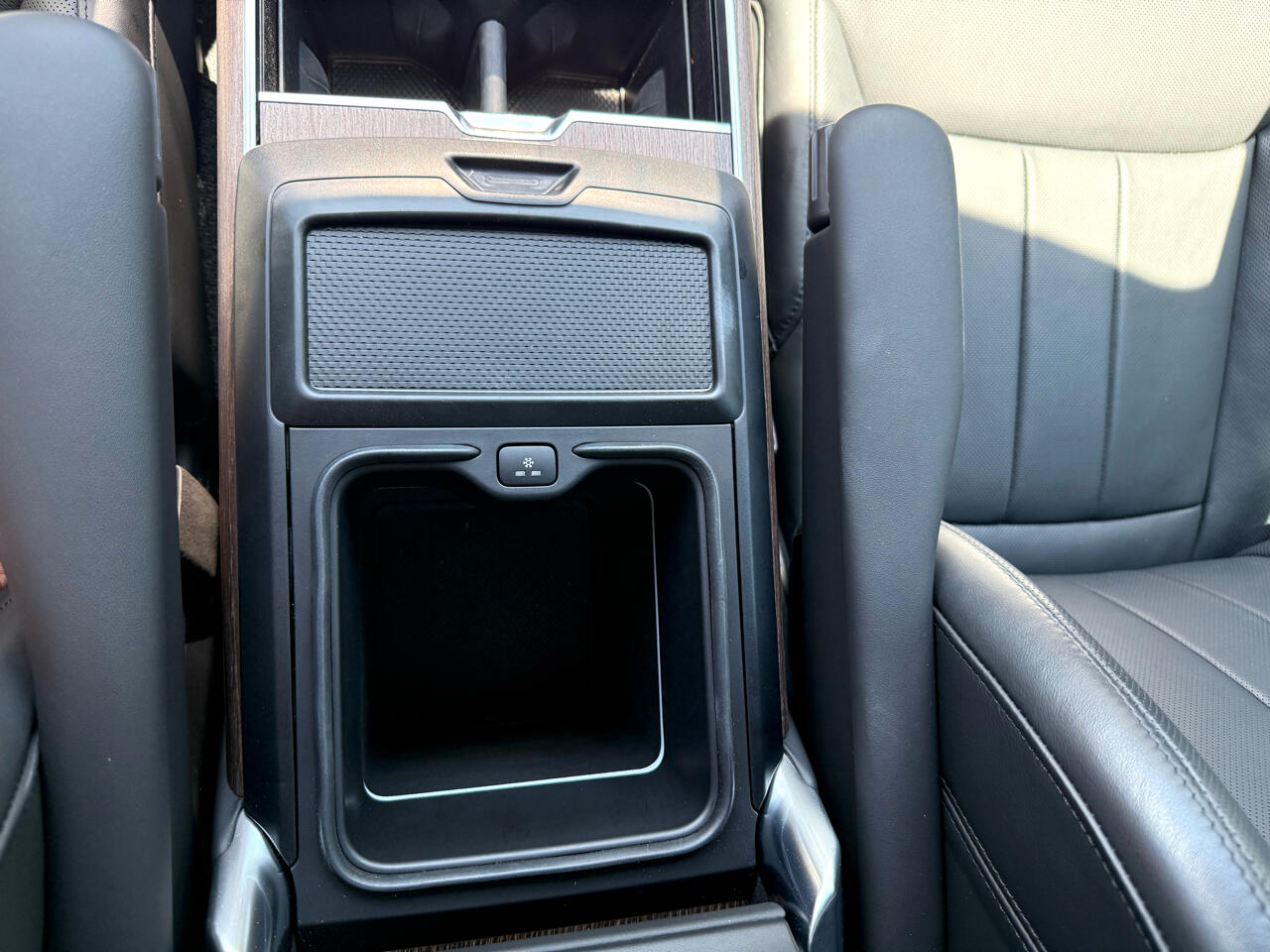 2023 Land Rover Range Rover SE photo 17