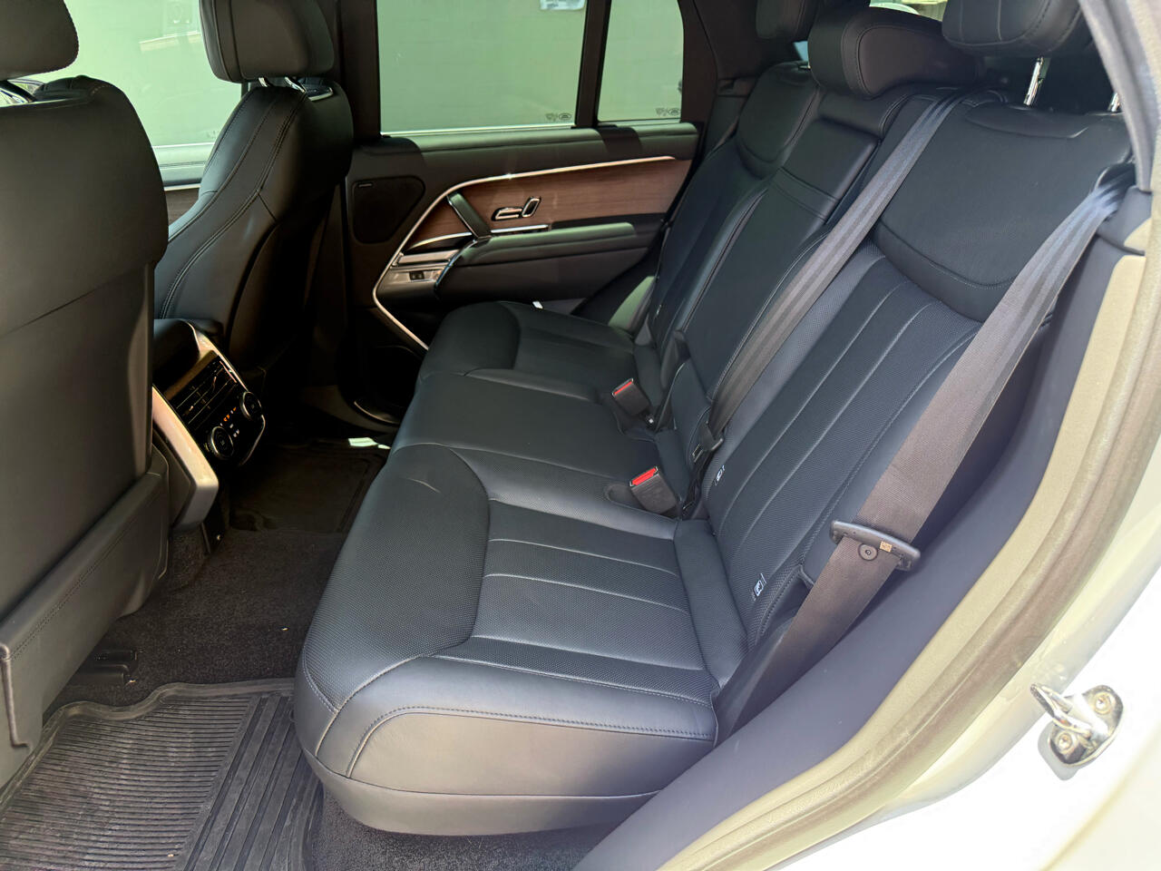 2023 Land Rover Range Rover SE photo 21