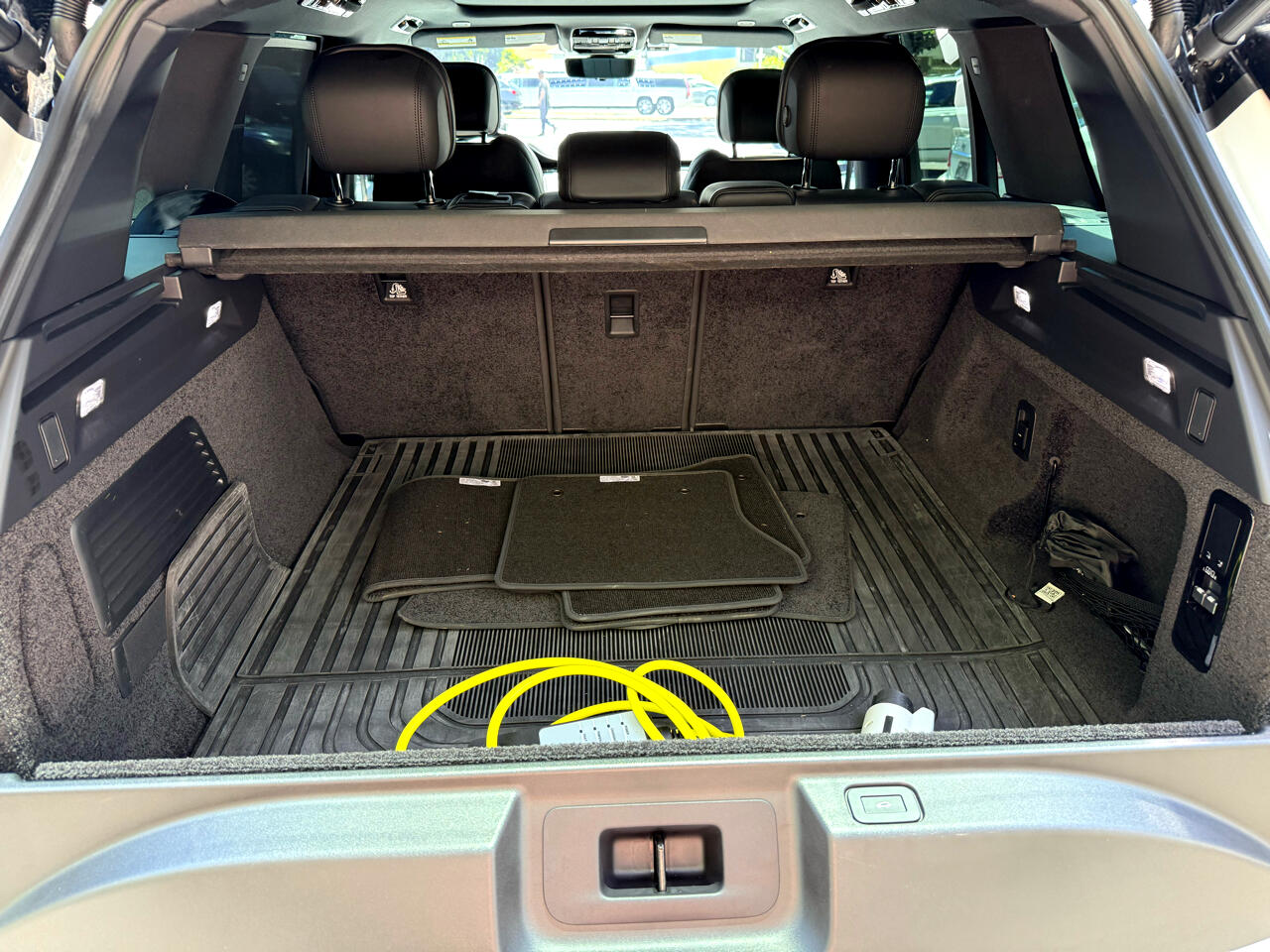 2023 Land Rover Range Rover SE photo 25