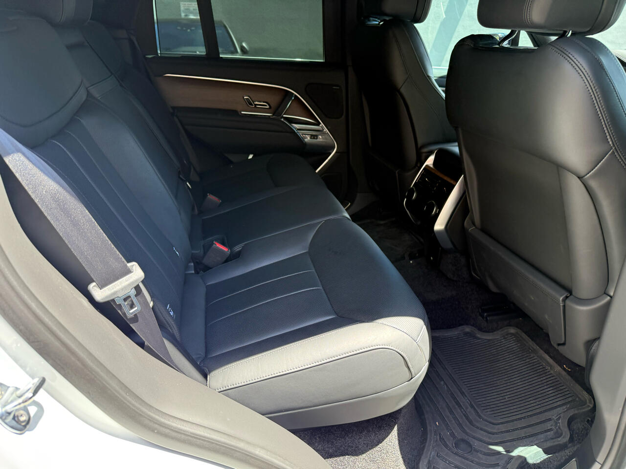 2023 Land Rover Range Rover SE photo 29