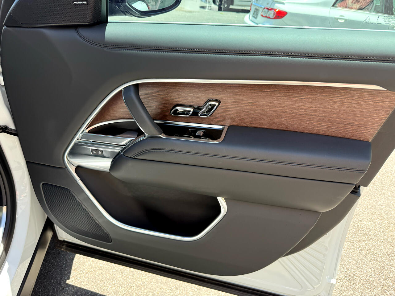 2023 Land Rover Range Rover SE photo 30