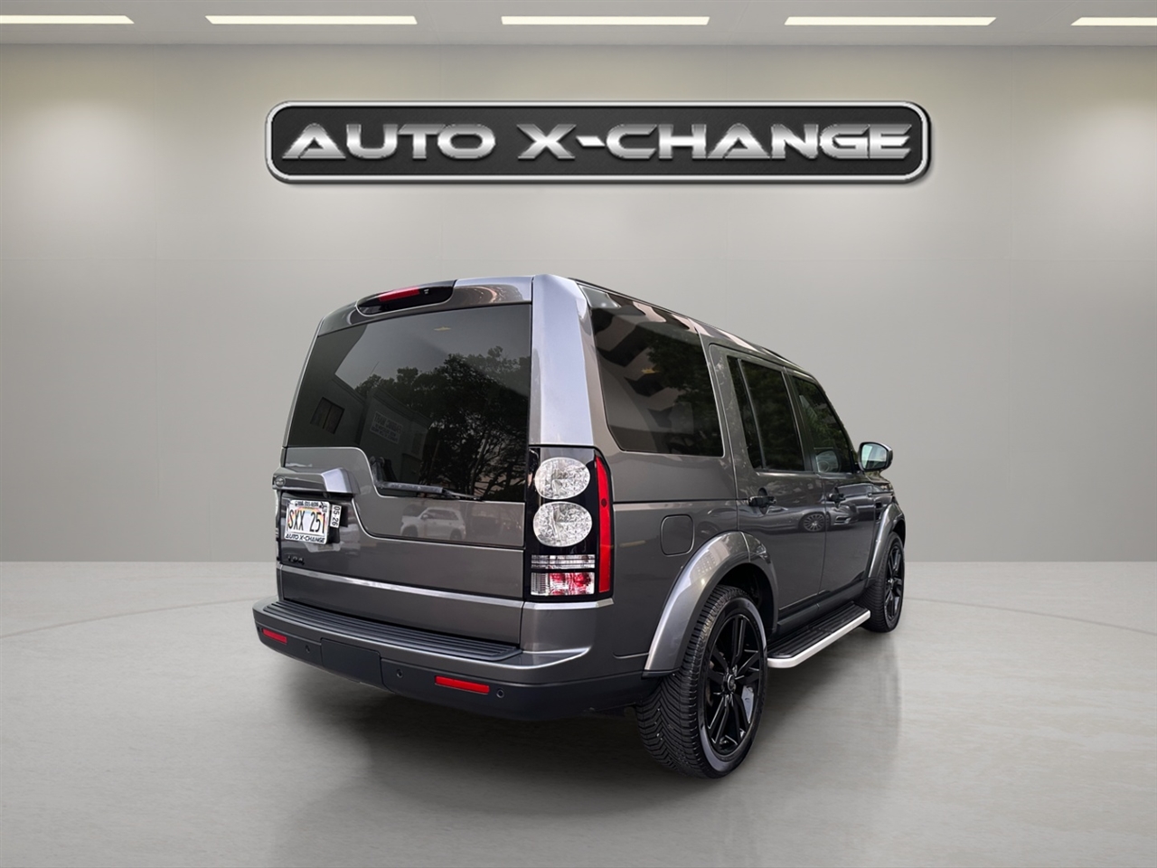 2016 Land Rover LR4 Base photo 2