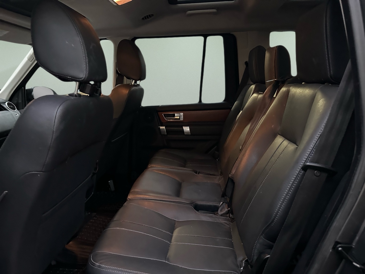 2016 Land Rover LR4 Base photo 8