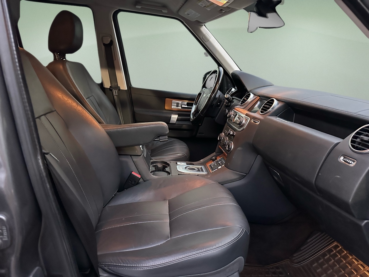 2016 Land Rover LR4 Base photo 9