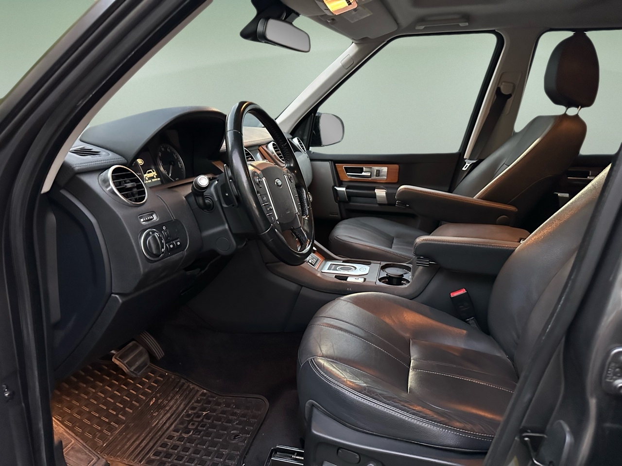 2016 Land Rover LR4 Base photo 10