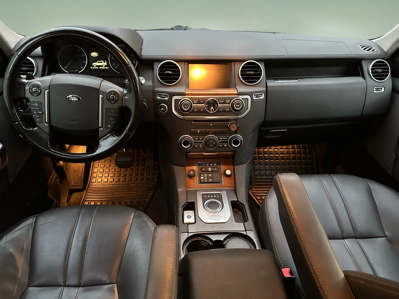 2016 Land Rover LR4 Base photo 11