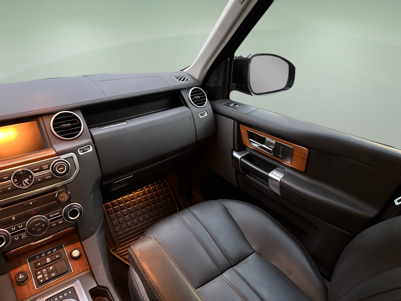 2016 Land Rover LR4 Base photo 12