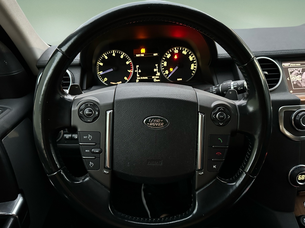2016 Land Rover LR4 Base photo 15