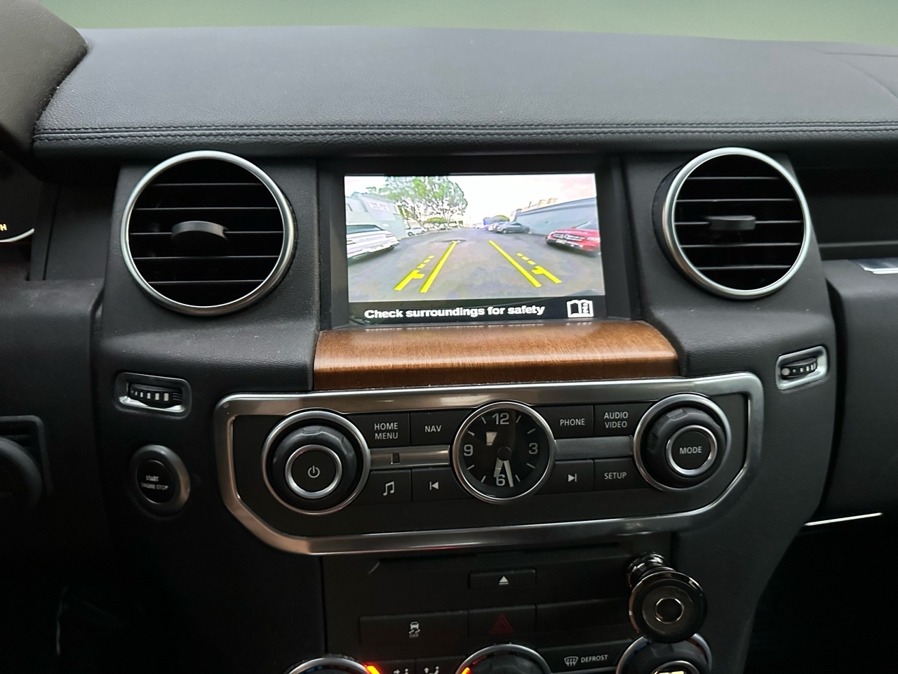 2016 Land Rover LR4 Base photo 18