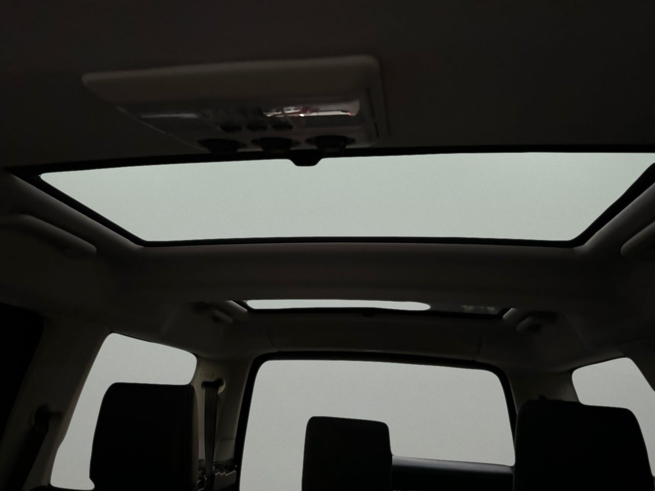 2016 Land Rover LR4 Base photo 19