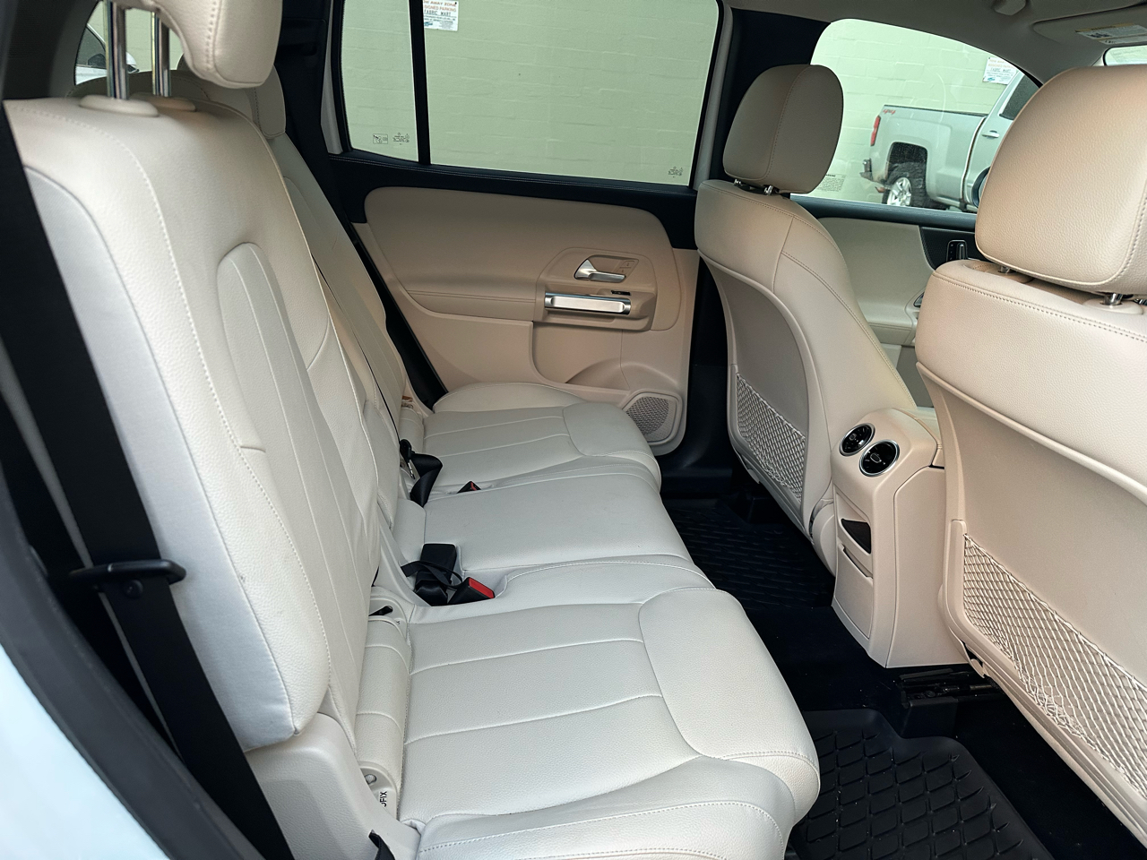 2022 Mercedes Benz GLB 250 photo 9
