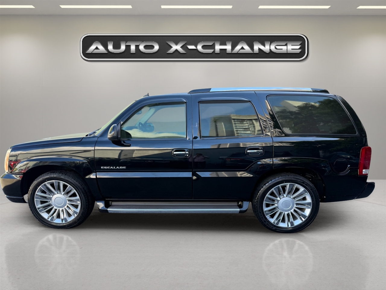 2005 Cadillac Escalade Luxury photo 2