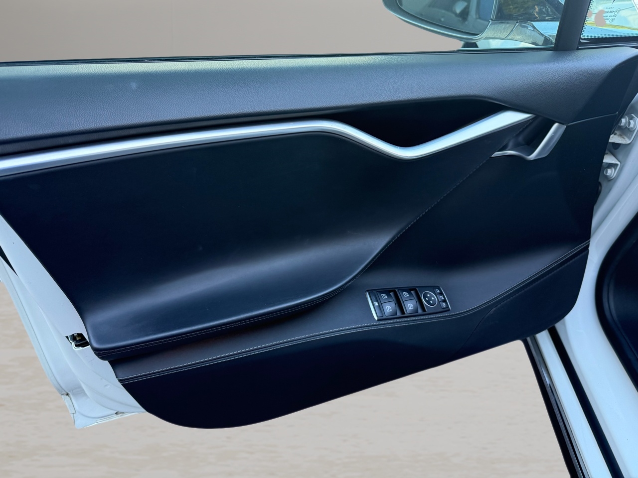 2015 Tesla Model S AWD P90D photo 8