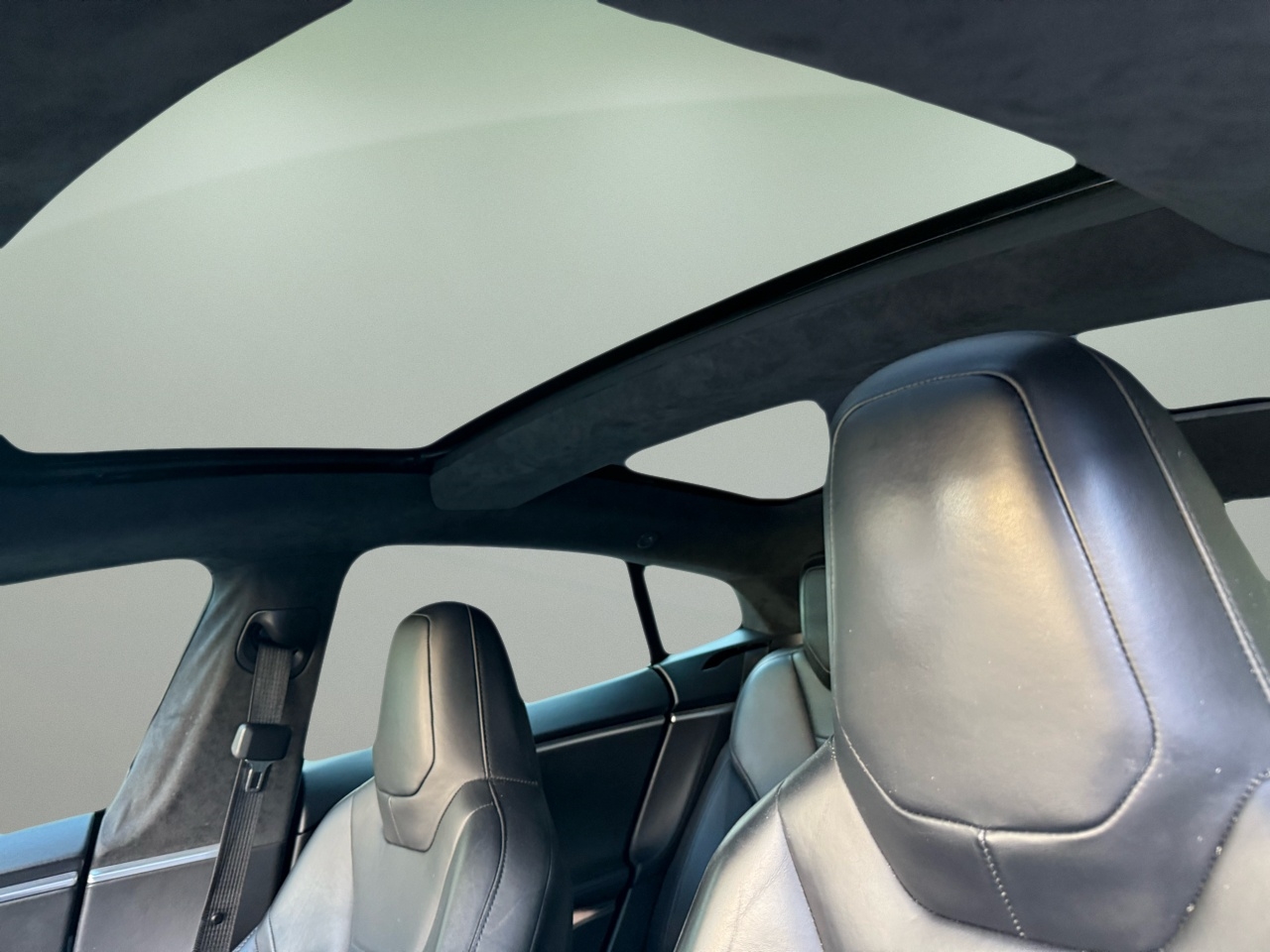 2015 Tesla Model S AWD P90D photo 12