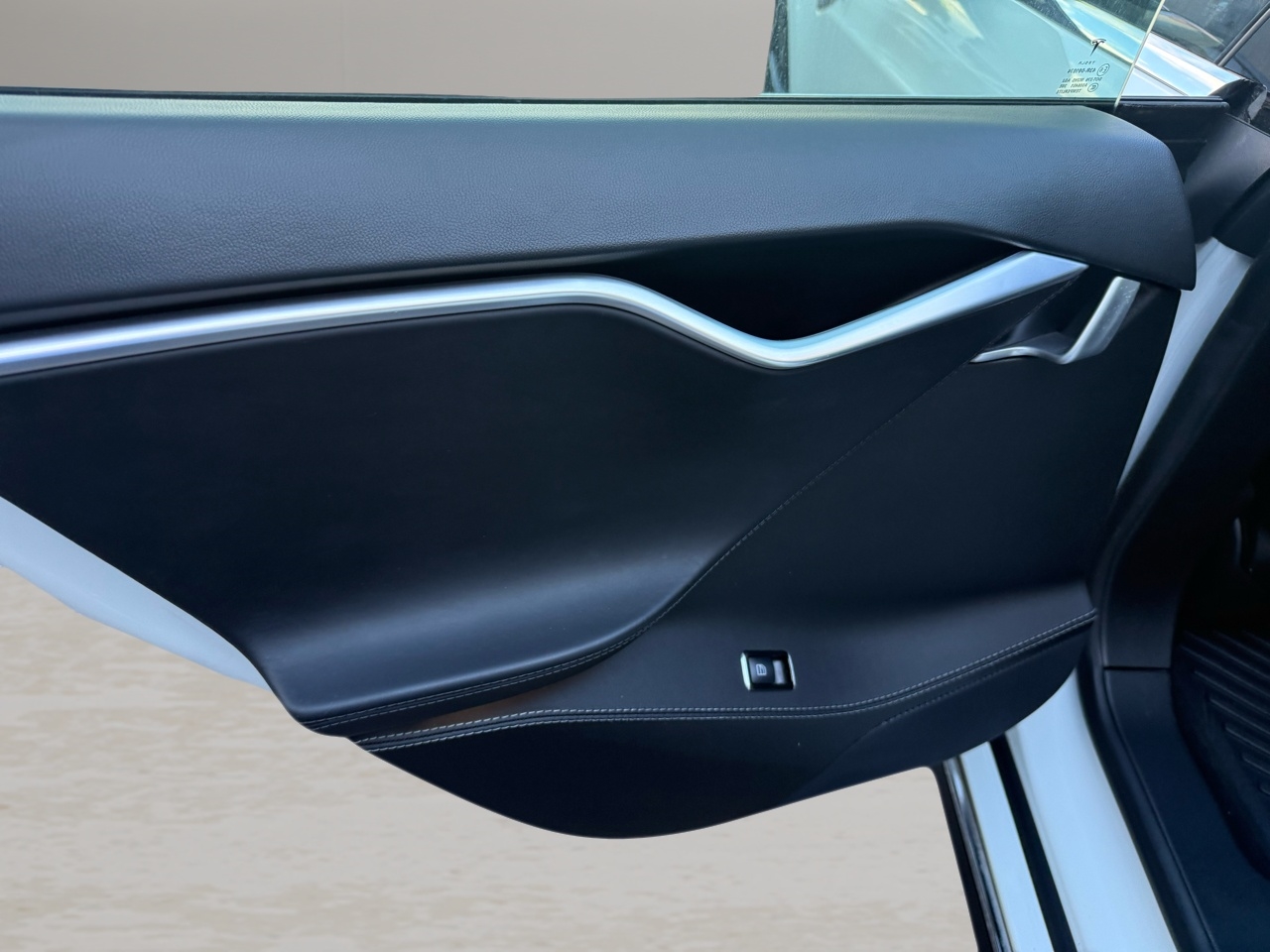 2015 Tesla Model S AWD P90D photo 13