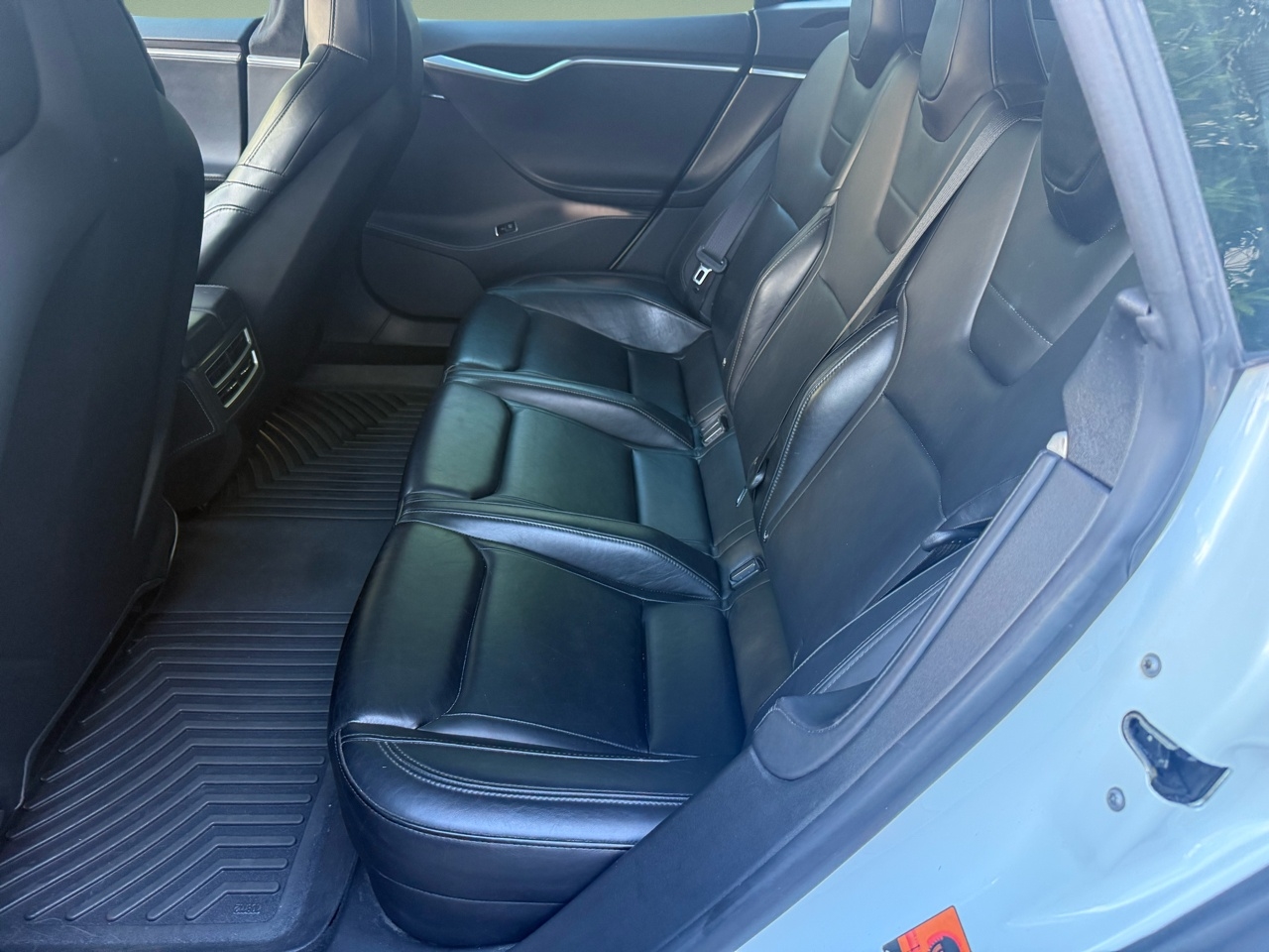 2015 Tesla Model S AWD P90D photo 14
