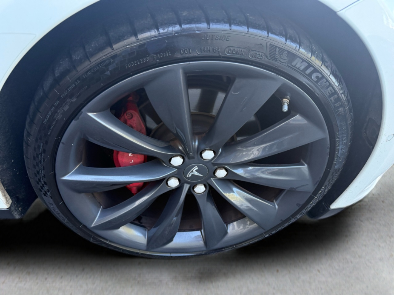 2015 Tesla Model S AWD P90D photo 21