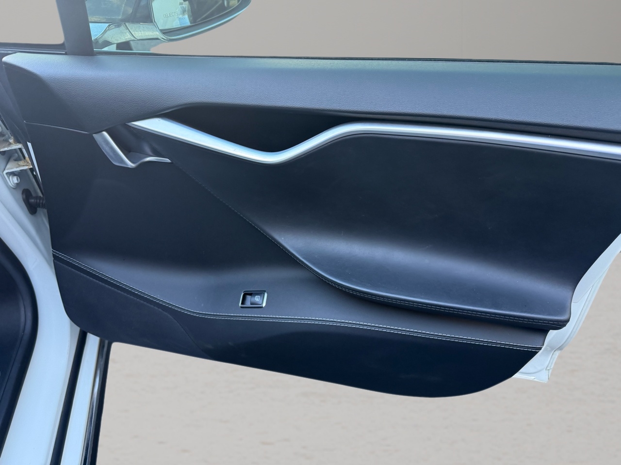 2015 Tesla Model S AWD P90D photo 23