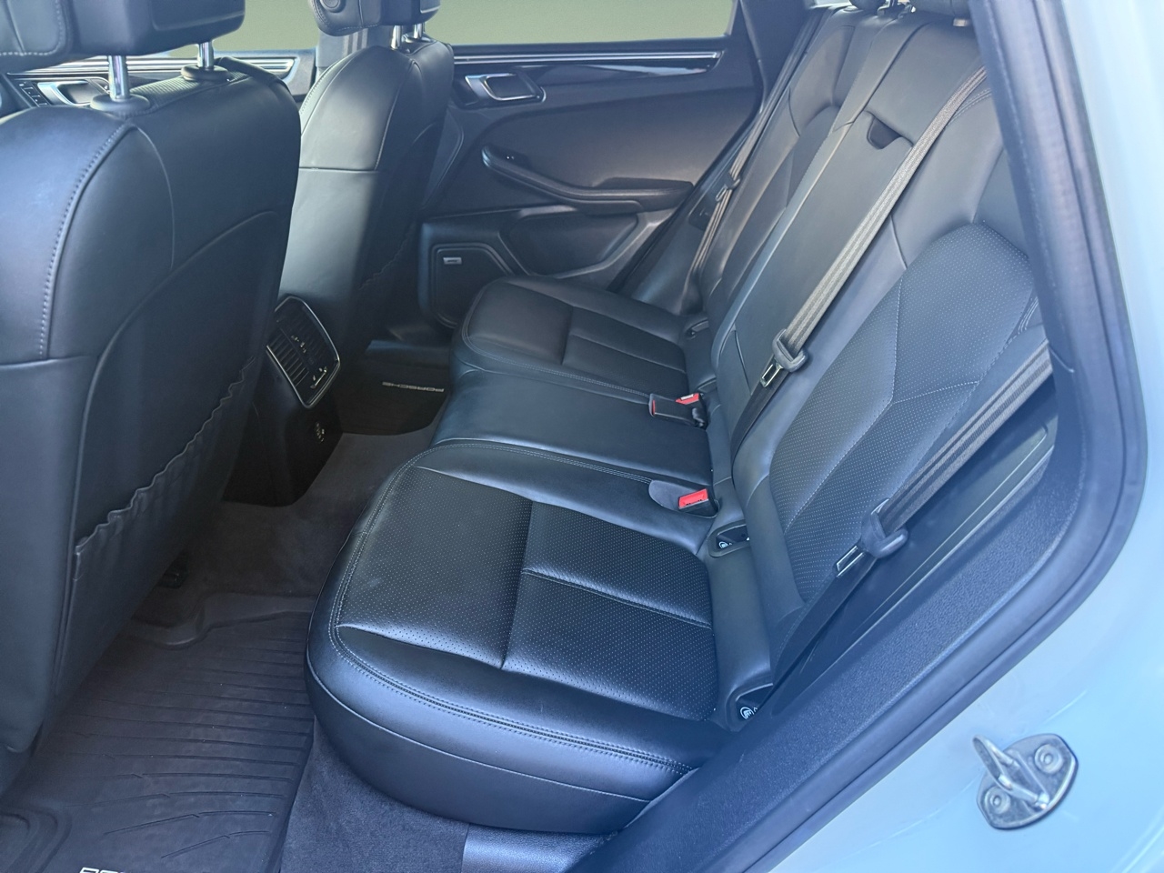 2019 Porsche Macan photo 17