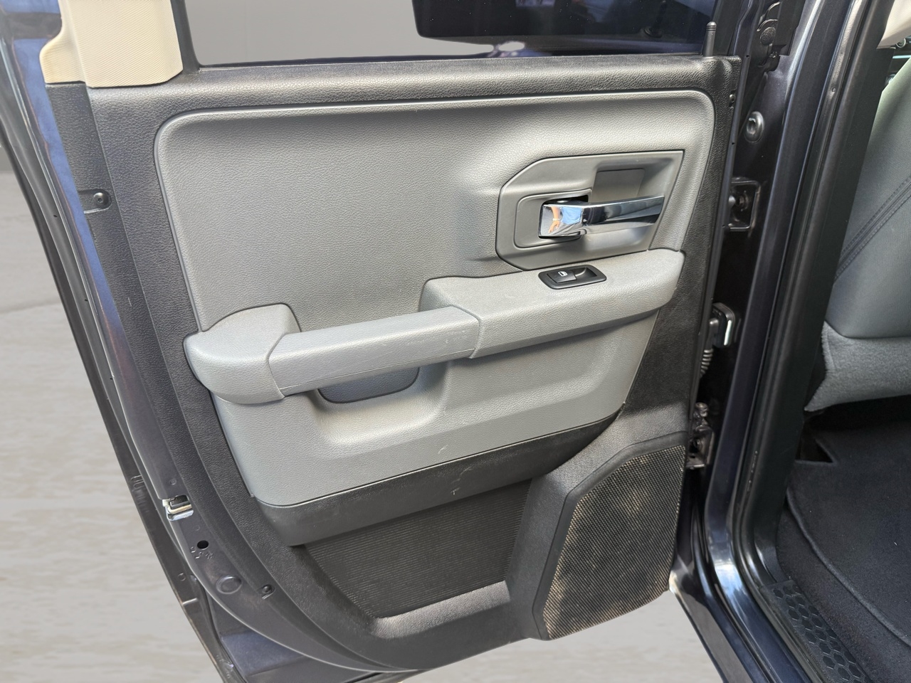 RAM 1500 2WD Crew Cab 149" SLT 2018 RAM 1500 2WD Crew Cab 149" SLT 2018