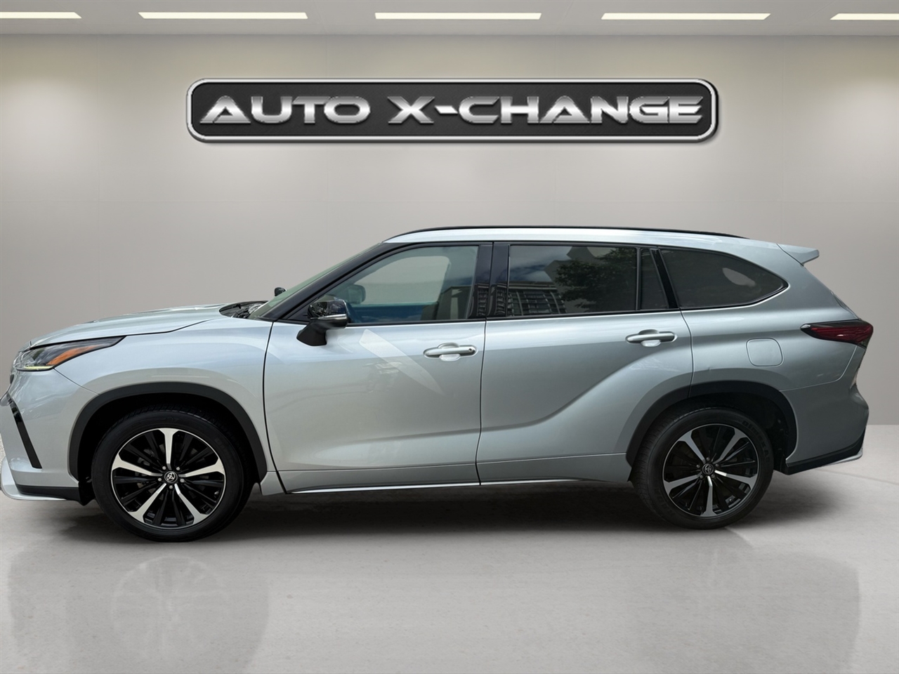 2021 Toyota Highlander XSE photo 2