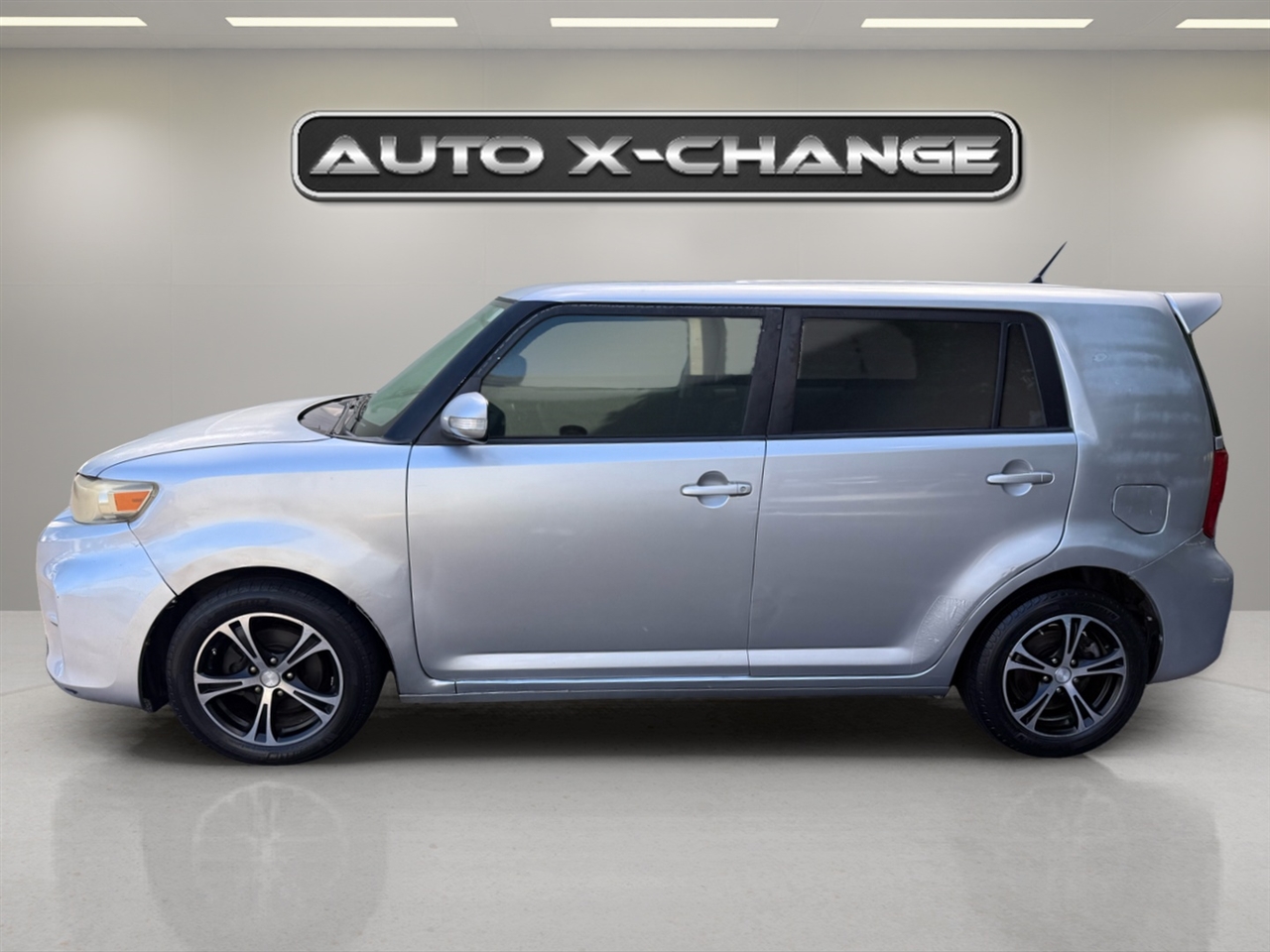 2013 Scion xB photo 2