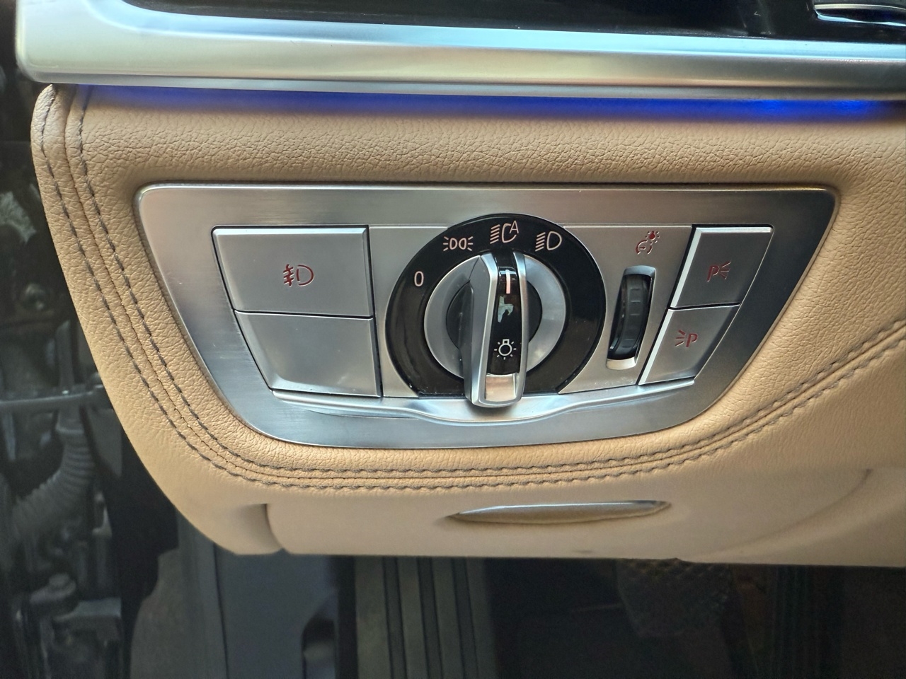 BMW 7 Series 4dr Sdn 750i xDrive AWD 2016 BMW 7 Series 4dr Sdn 750i xDrive AWD 2016