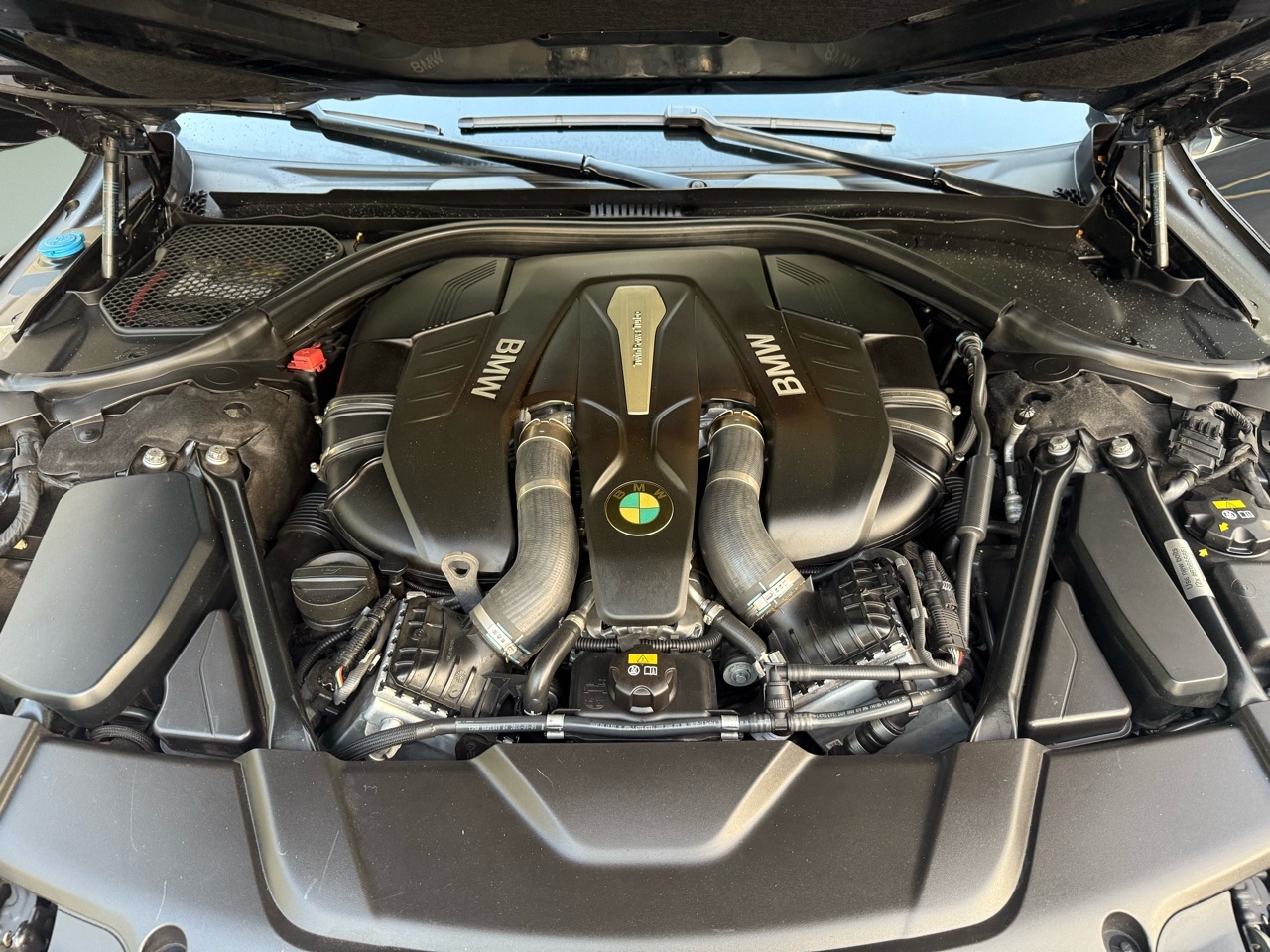 BMW 7 Series 4dr Sdn 750i xDrive AWD 2016 BMW 7 Series 4dr Sdn 750i xDrive AWD 2016