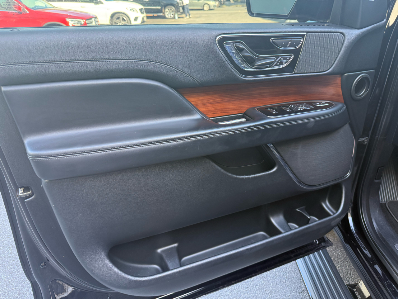 Lincoln Navigator L Black Label 4D SUV 4WD 2019 Lincoln Navigator L Black Label 4D SUV 4WD 2019