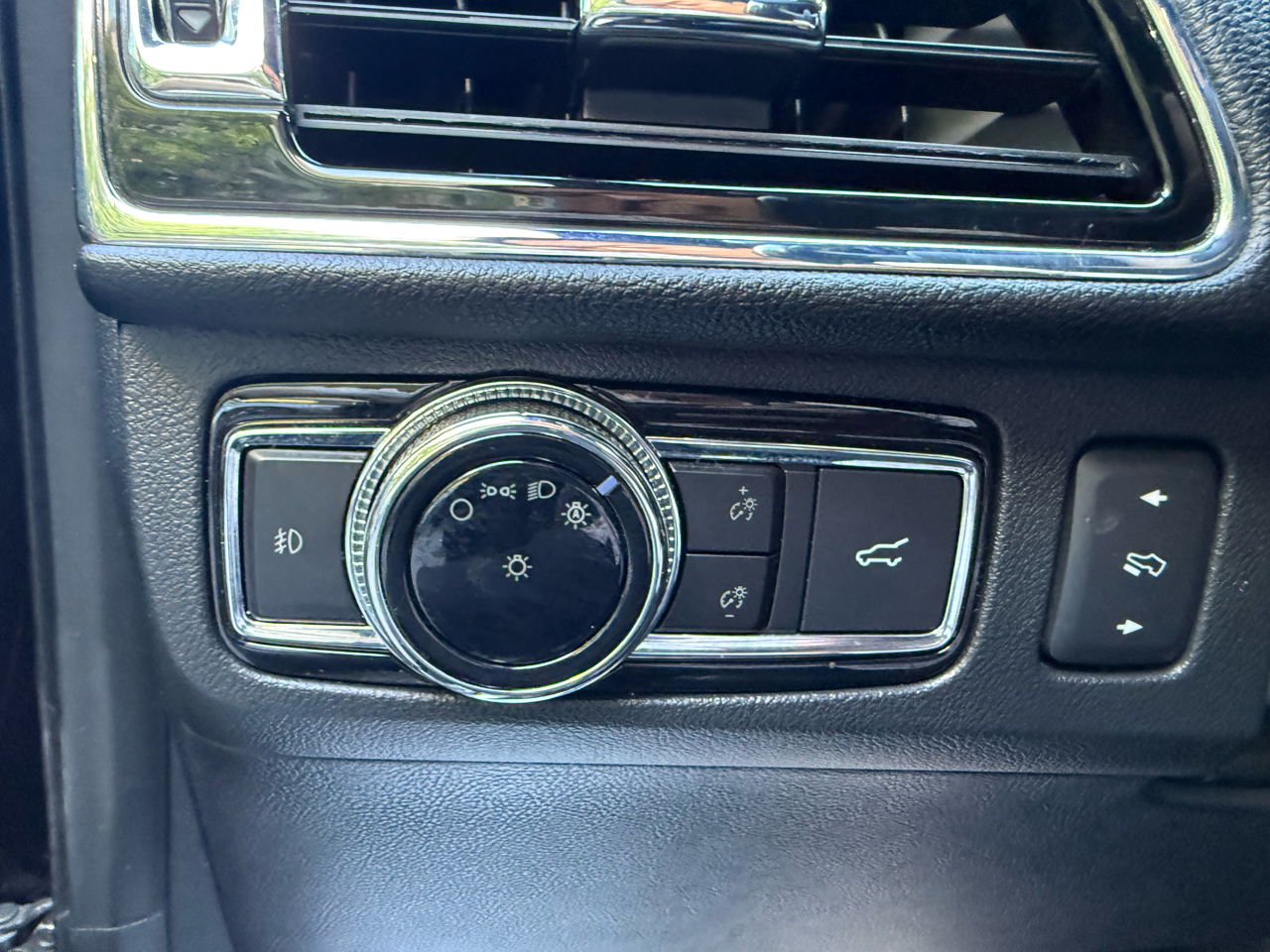 Lincoln Navigator L Black Label 4D SUV 4WD 2019 Lincoln Navigator L Black Label 4D SUV 4WD 2019