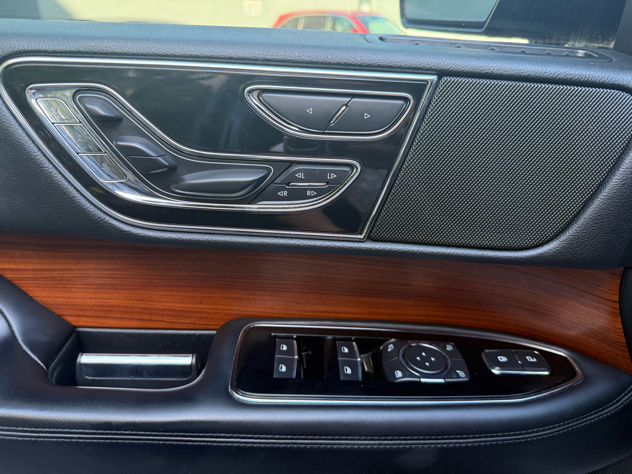 Lincoln Navigator L Black Label 4D SUV 4WD 2019 Lincoln Navigator L Black Label 4D SUV 4WD 2019