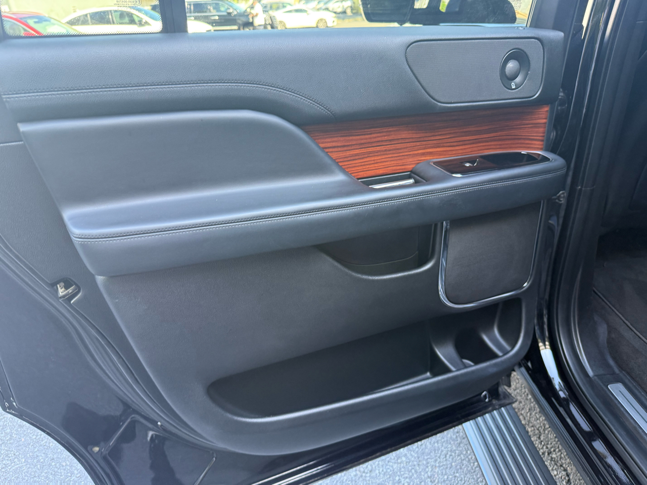 Lincoln Navigator L Black Label 4D SUV 4WD 2019 Lincoln Navigator L Black Label 4D SUV 4WD 2019